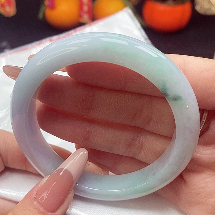 翡翠手镯未镶嵌56圈