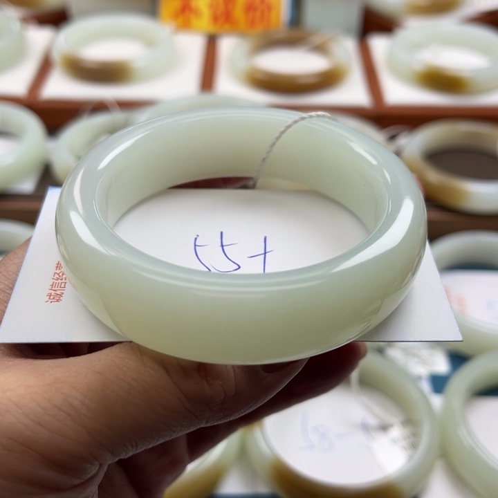 和田玉手镯未镶嵌