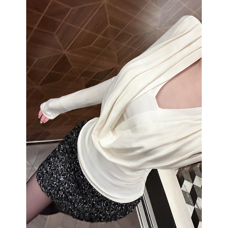 ｜清清｜Chill巧儿【高知韩女】气质荡领深V领纯欲修身打底上衣女