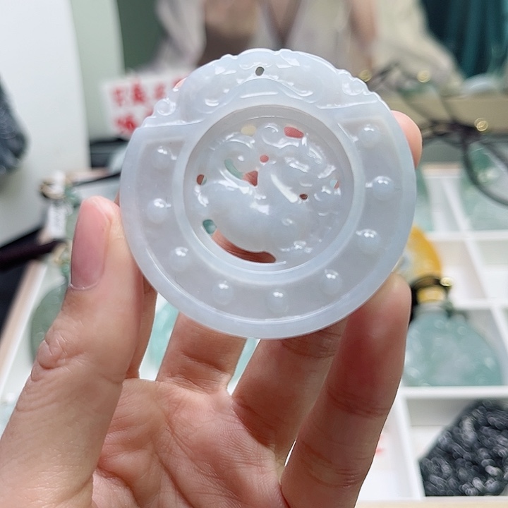 翡翠颈饰未镶嵌翡翠