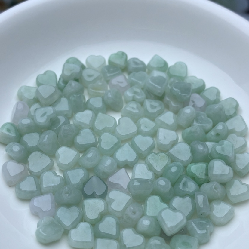 【闪购商品】翡翠手链未镶嵌通孔豆绿爱心20颗