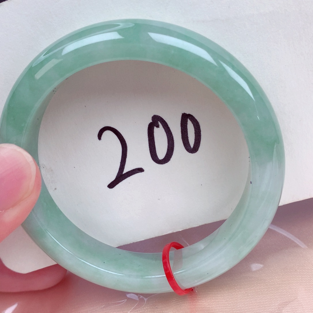 翡翠手镯未镶嵌翡翠