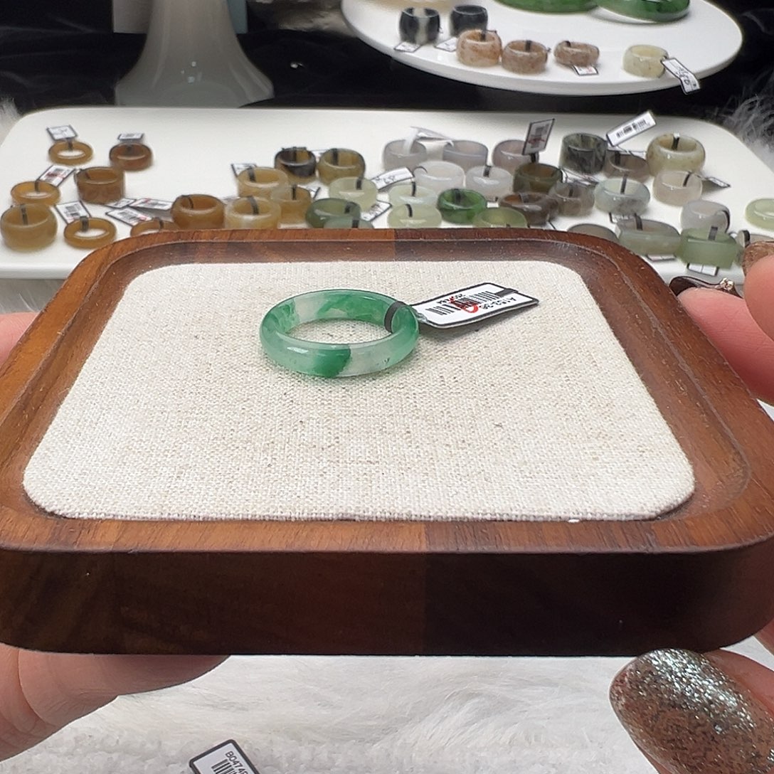 和田玉9K金镶嵌戒指A11苹果绿圆条19.0不退换