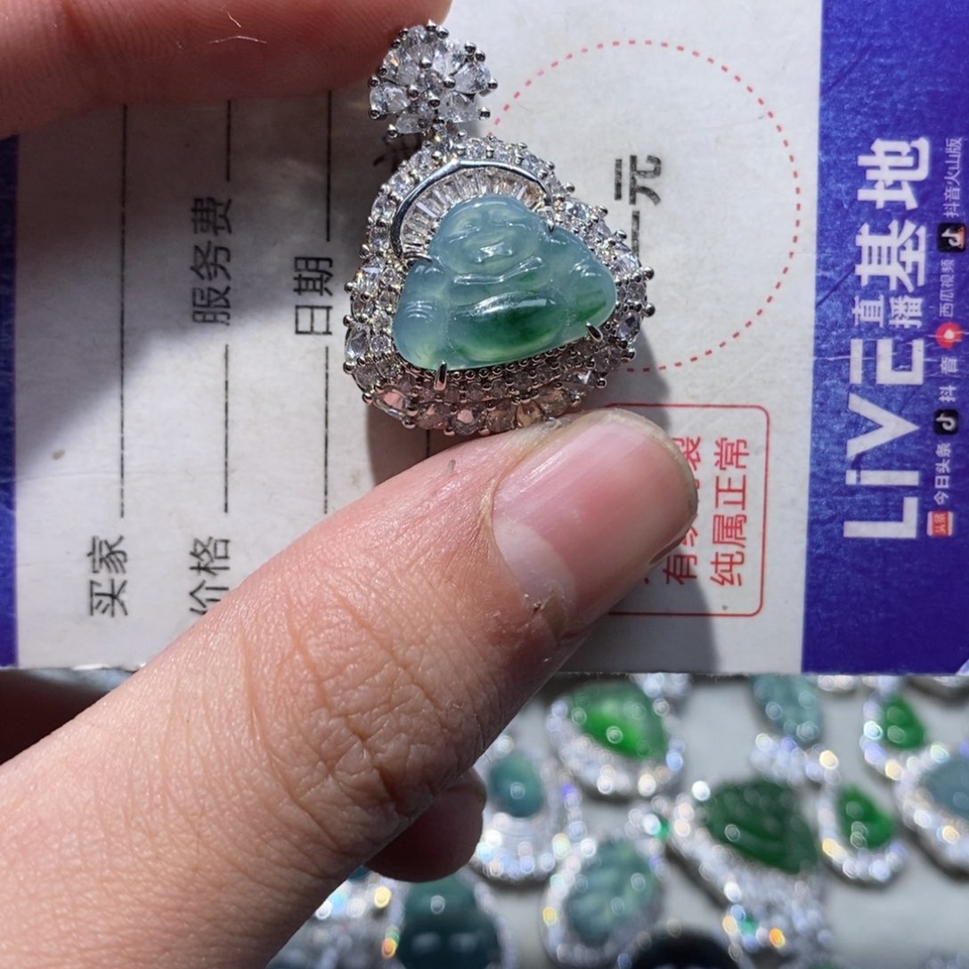 翡翠颈饰未镶嵌翡翠