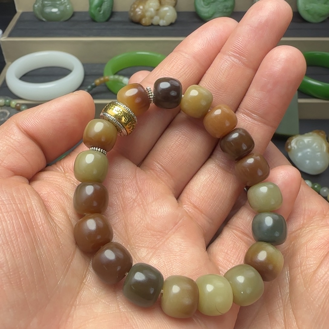 和田玉颈饰未镶嵌菩提