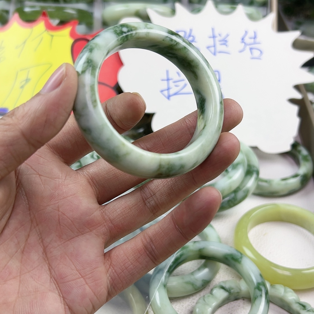 懒***哈蛇纹石玉未镶嵌手镯