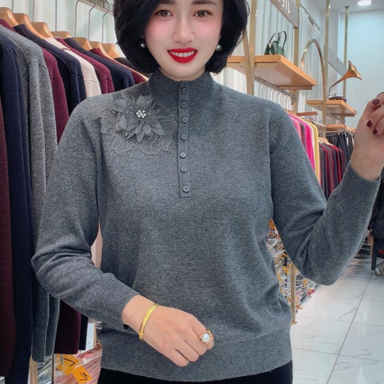 高品质冬季新款羊绒妈妈装半高领打底毛衫时尚气质百搭