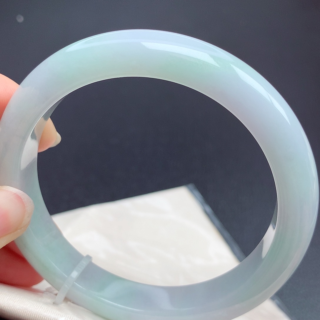 翡翠手镯未镶嵌61圈口