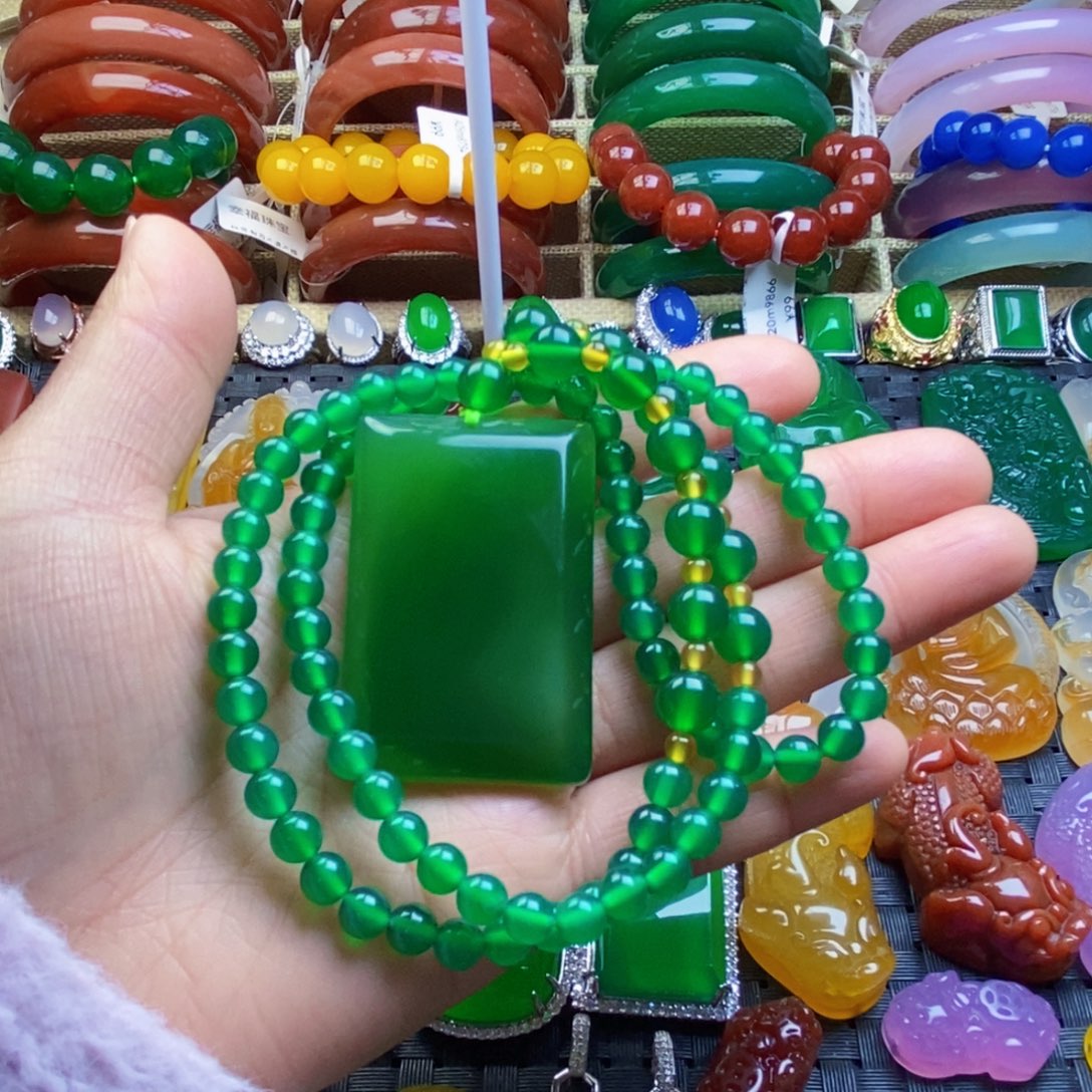 王***社玛瑙/玉髓未镶嵌颈饰