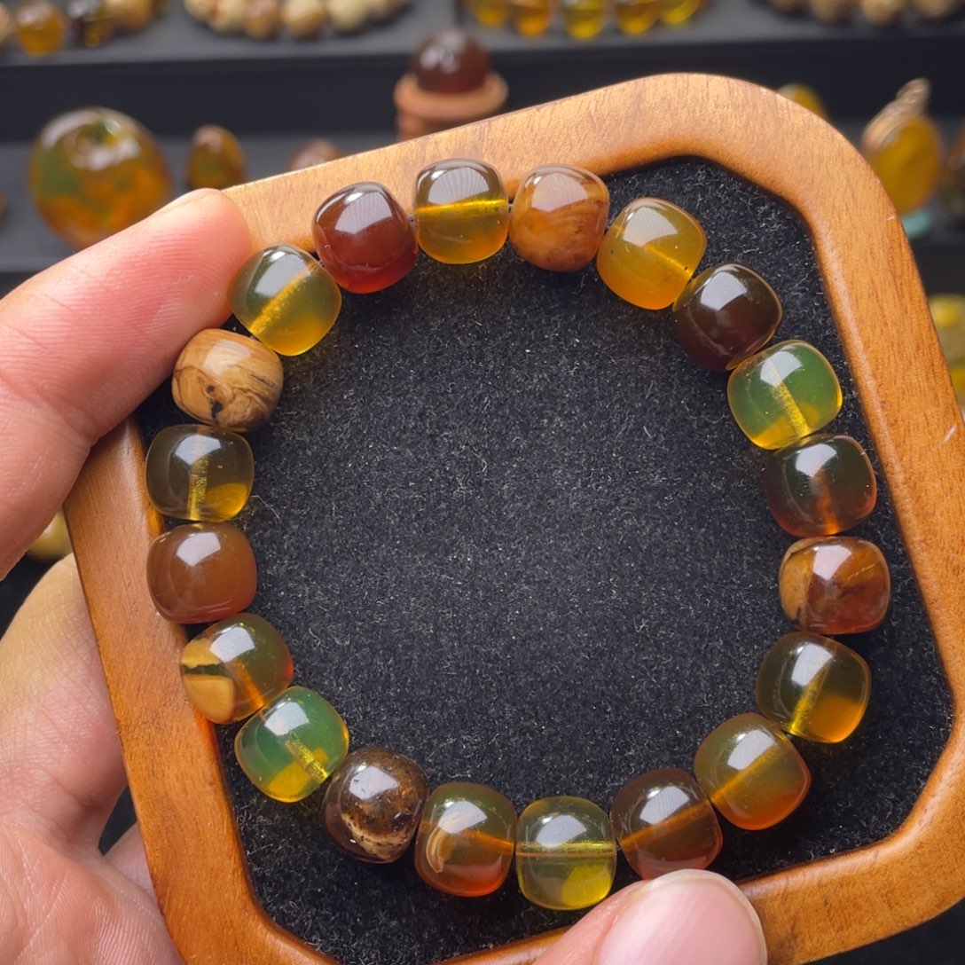 琥珀未镶嵌颈饰多宝老型手串