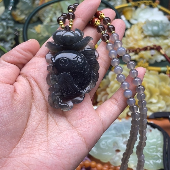 蛇纹石玉吊坠合金