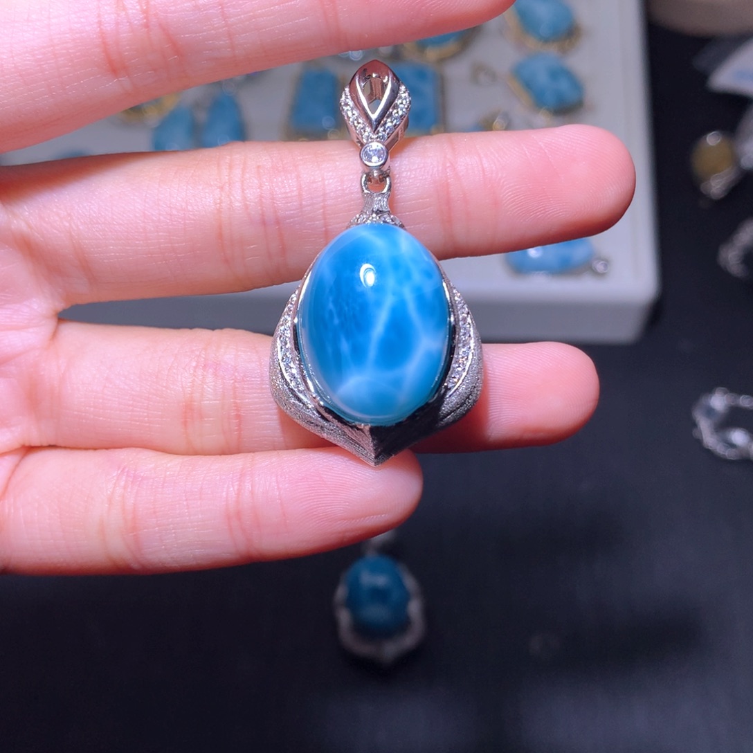 【闪购商品】银S925镶嵌戒指水晶v***d