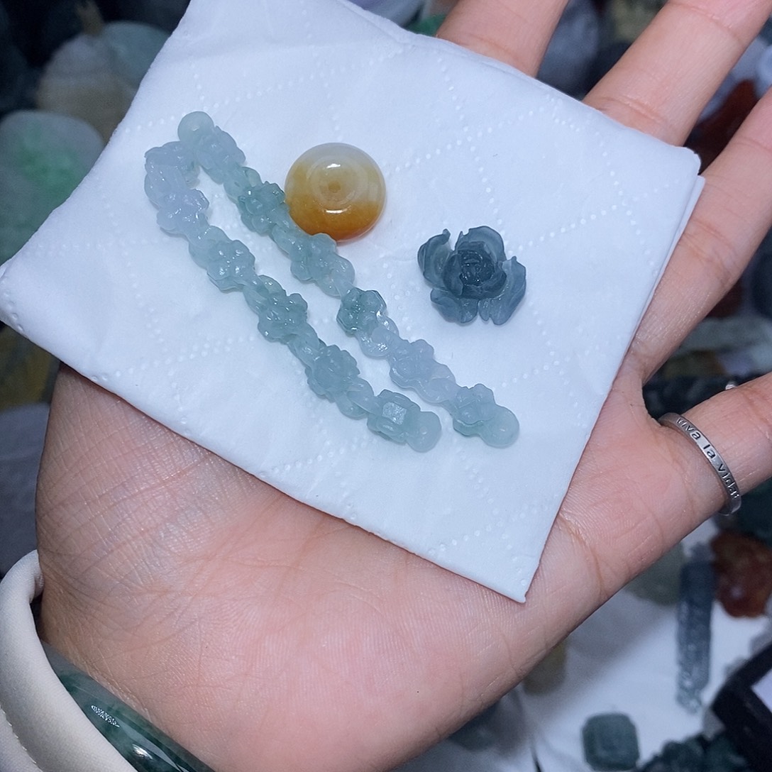 快***呀定制翡翠未镶嵌翡翠