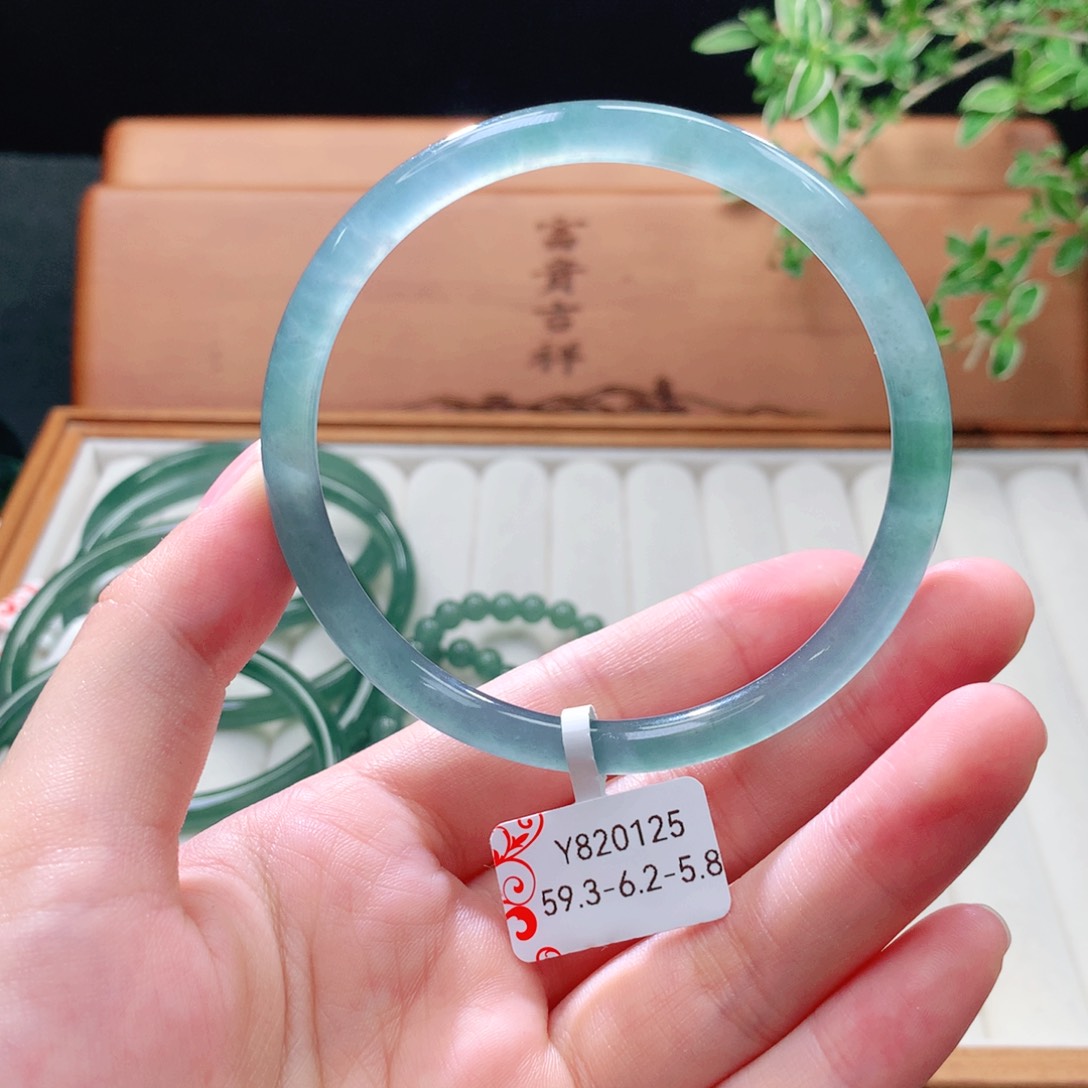 未镶嵌手镯（圆镯）翡翠