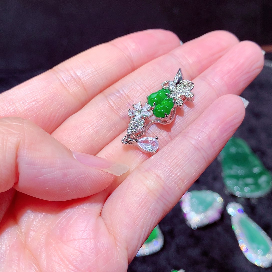 【闪购商品】翡翠吊坠(不含链)未镶嵌