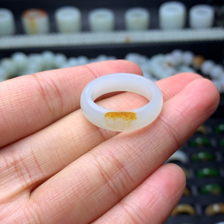 和田玉和田玉未镶嵌刘**！