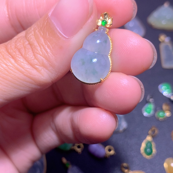 颈饰18K金镶嵌翡翠翡翠