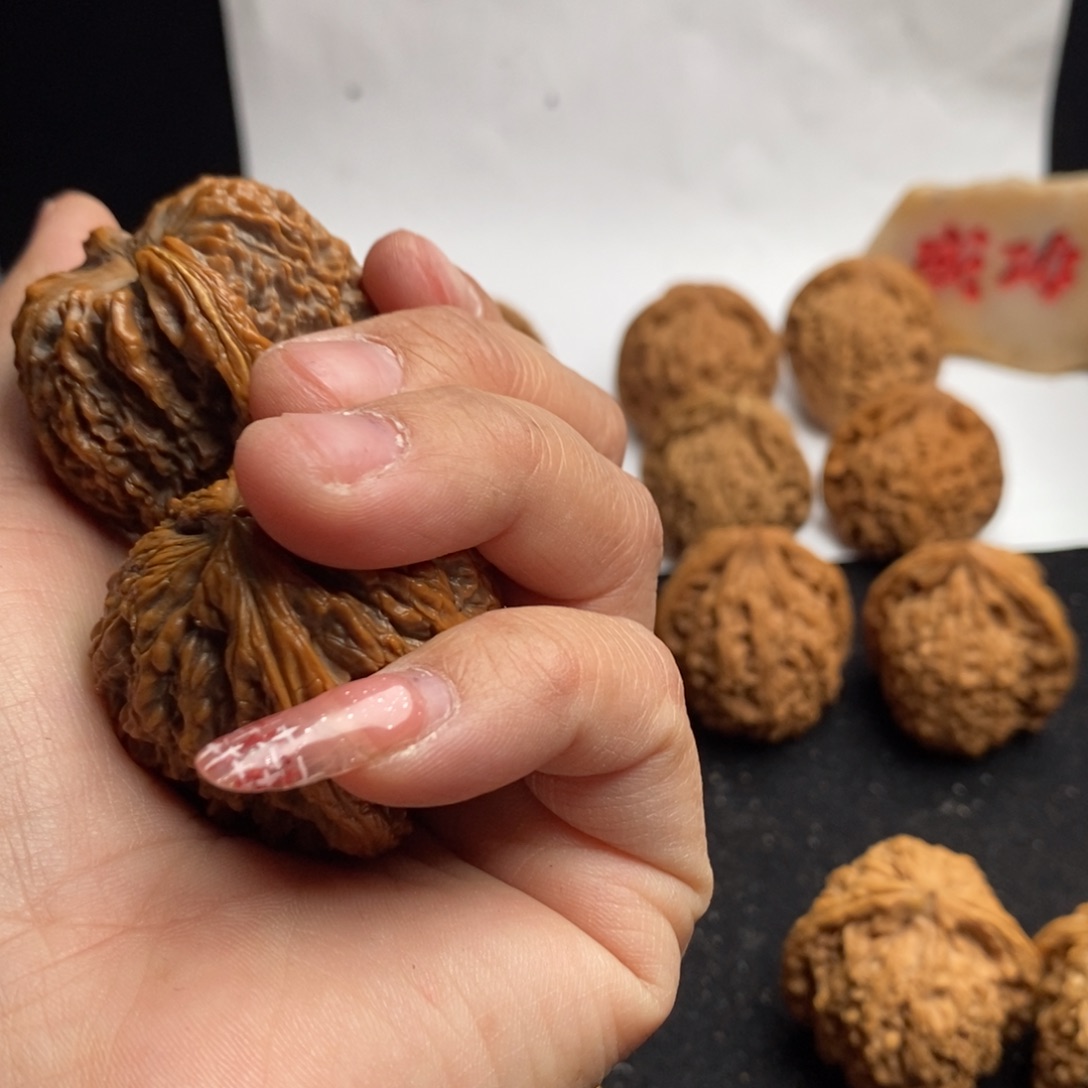 桃核吊坠迎**色南疆石就是