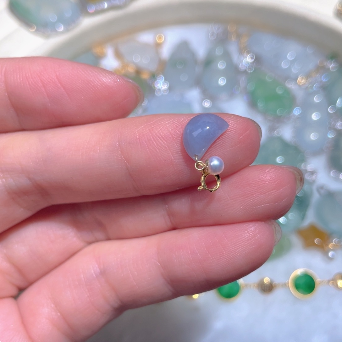 翡翠颈饰18K金镶嵌翡翠