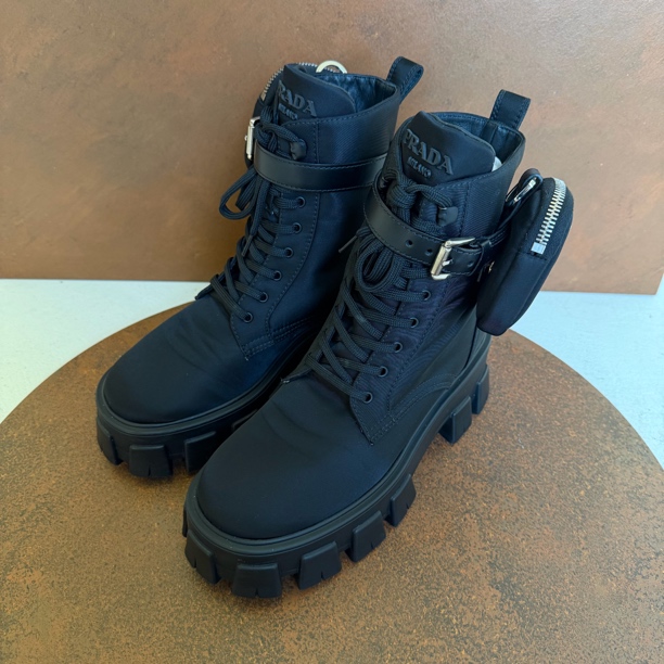 99新 Prada/普拉达 黑色降落伞面料战术腰包马丁靴/36.5码