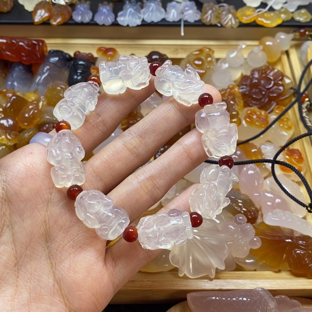 玛瑙/玉髓颈饰未镶嵌琳**贝