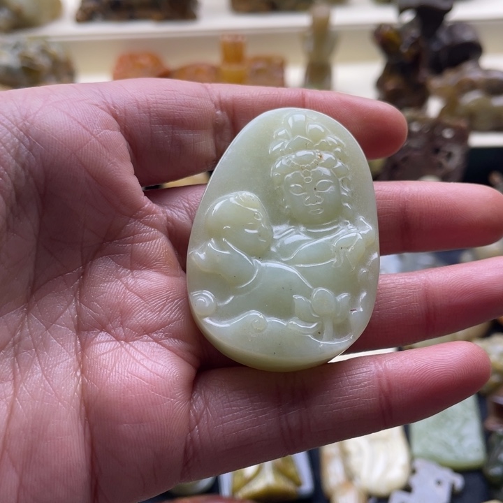 蛇纹石玉颈饰未镶嵌