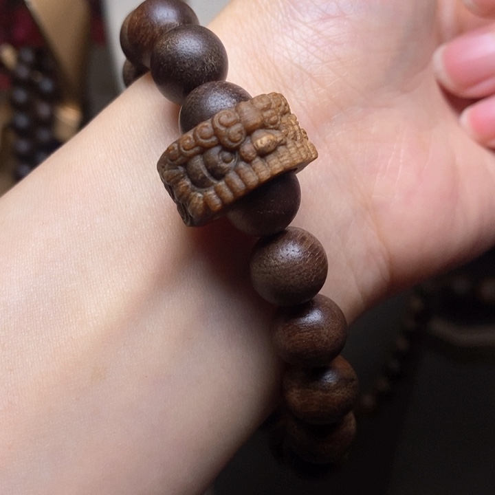 沉香手串越南富森红土帝王玉化1.0+醒狮沉香木雕