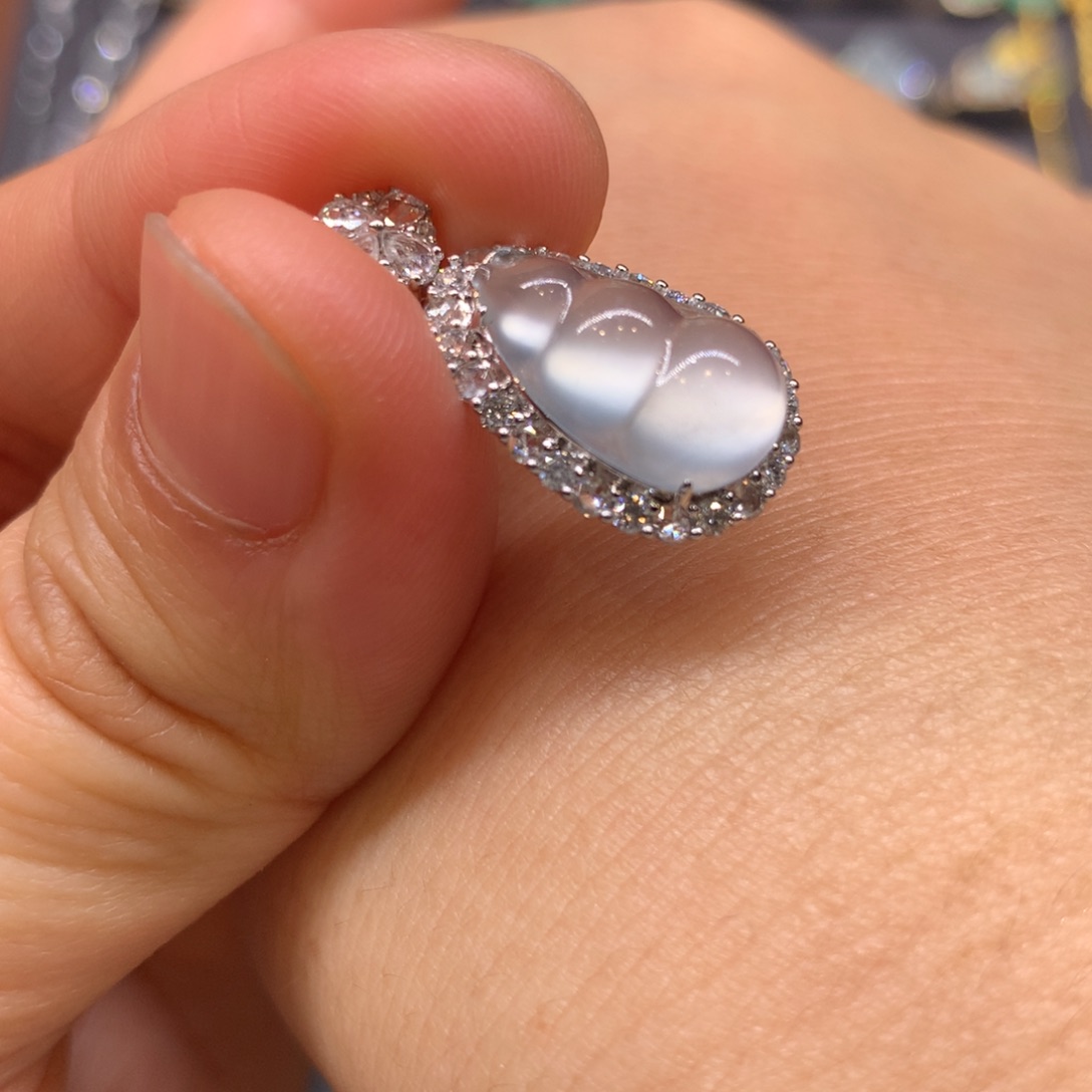 翡翠颈饰18K金镶嵌吊坠