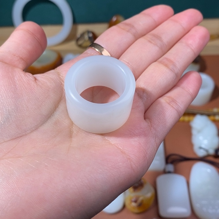 和田玉吊坠未镶嵌A****?