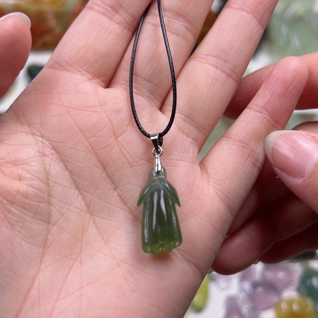 蛇纹石玉未镶嵌颈饰