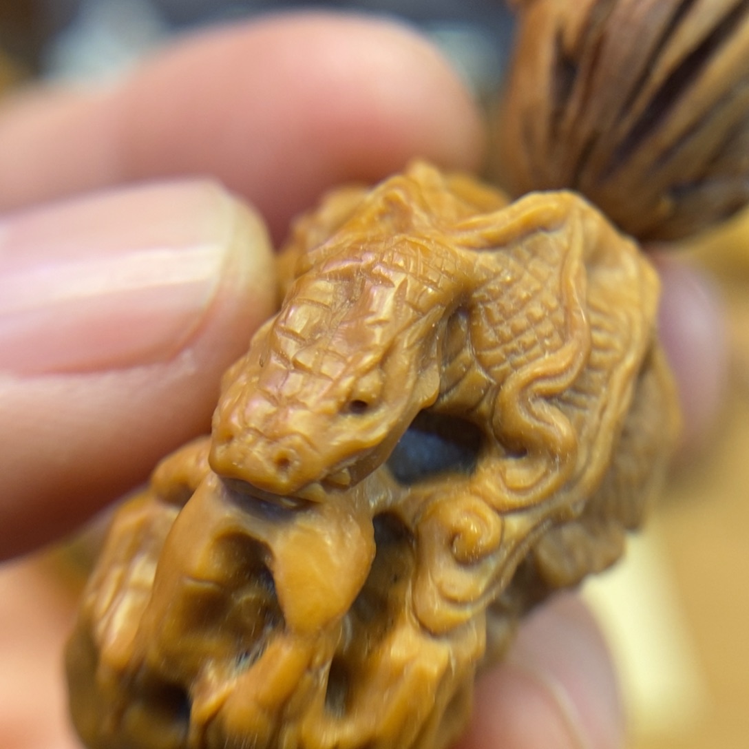 潍坊核雕灵蛇献瑞