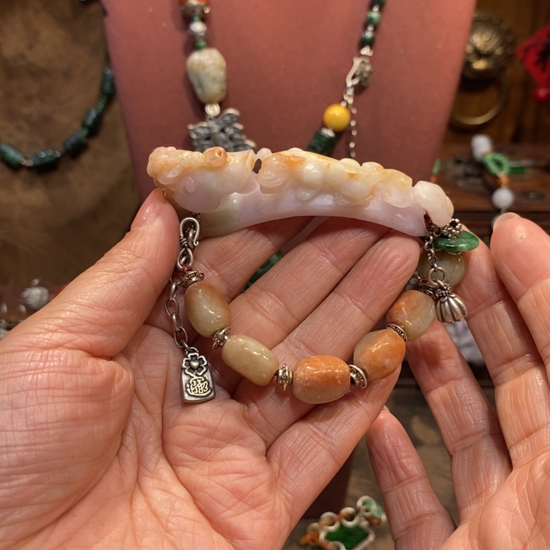 翡翠吊坠(赠链)未镶嵌