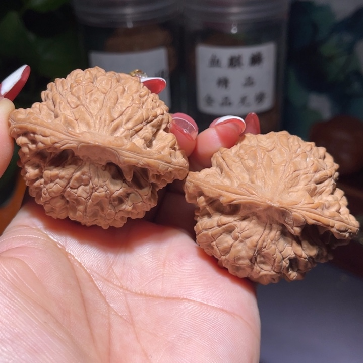 文玩核桃吊坠            53