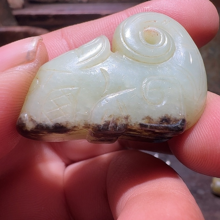 和田玉（糖玉）颈饰未镶嵌耍**火