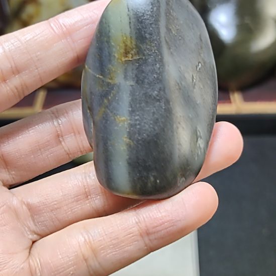 和田玉未镶嵌把件