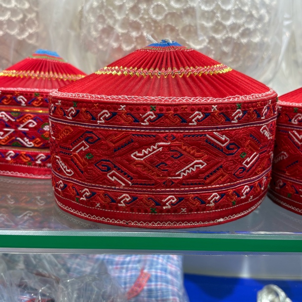 贵州凯里黄平苗族女孩绣花帽子机绣四季通用女士少数民族刺绣帽