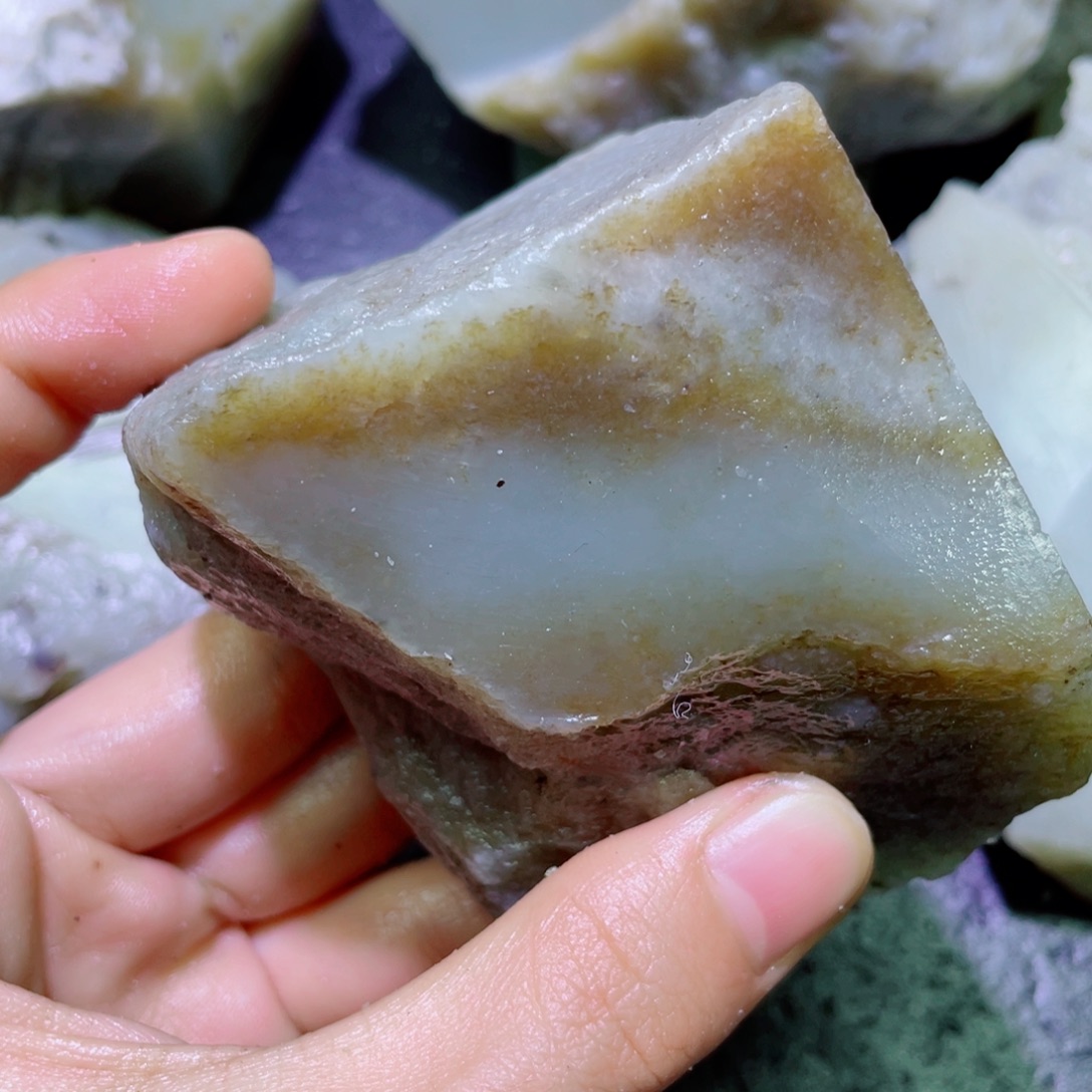 和田玉未镶嵌珠宝半成品