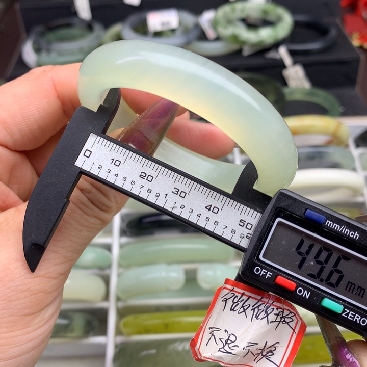 蛇纹石玉手镯未镶嵌683