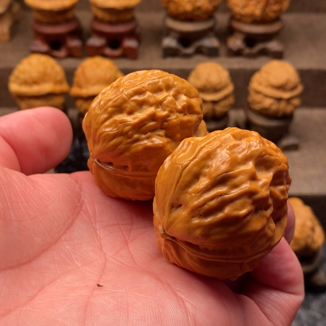 文玩核桃把件M**s铁核桃