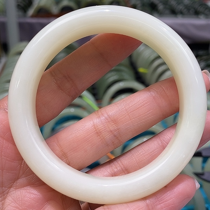 和田玉未镶嵌手镯