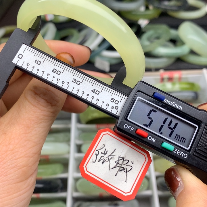 蛇纹石玉未镶嵌手镯875