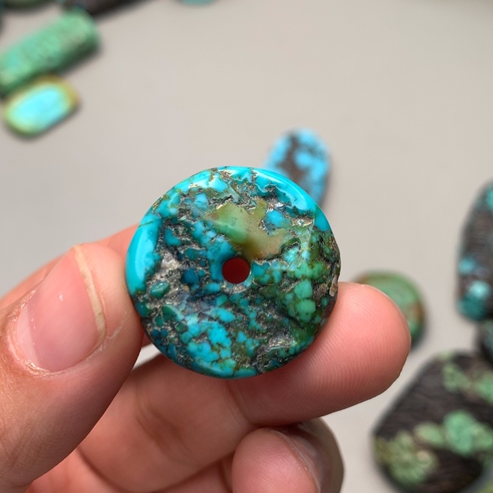 绿松石未镶嵌颈饰