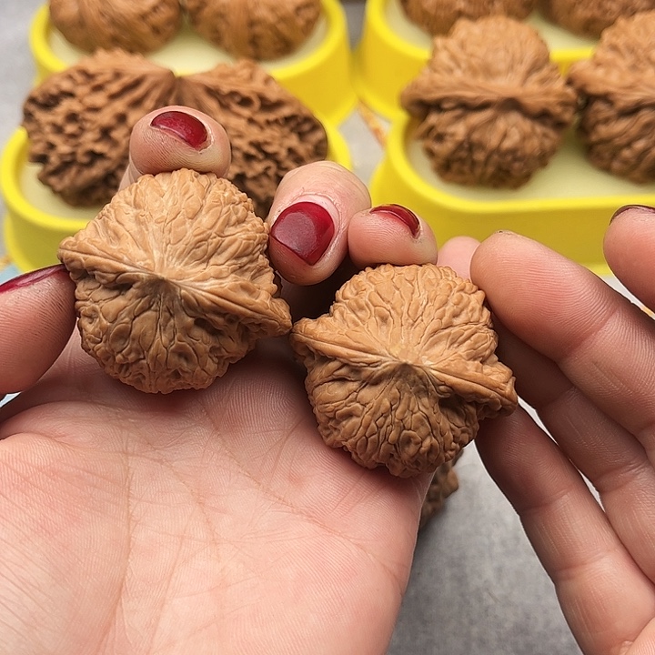 文玩核桃把件绣球42有黄