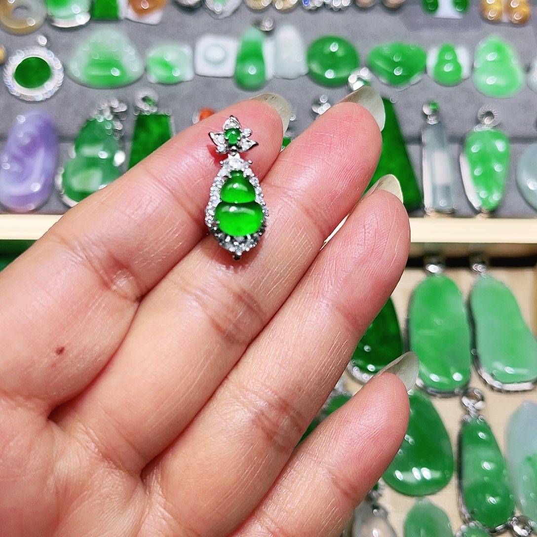 翡翠颈饰未镶嵌裸石