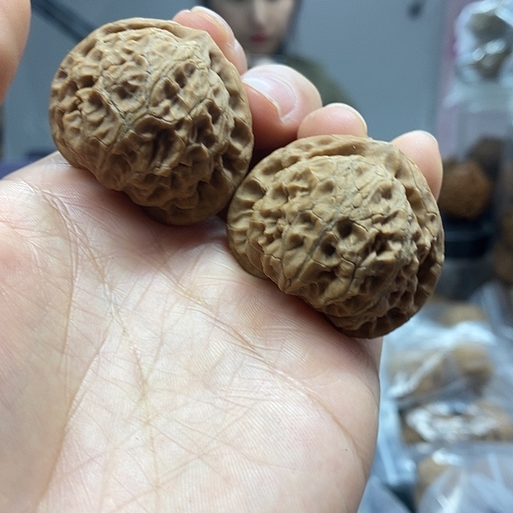 文玩核桃把件37.5宫灯红皮