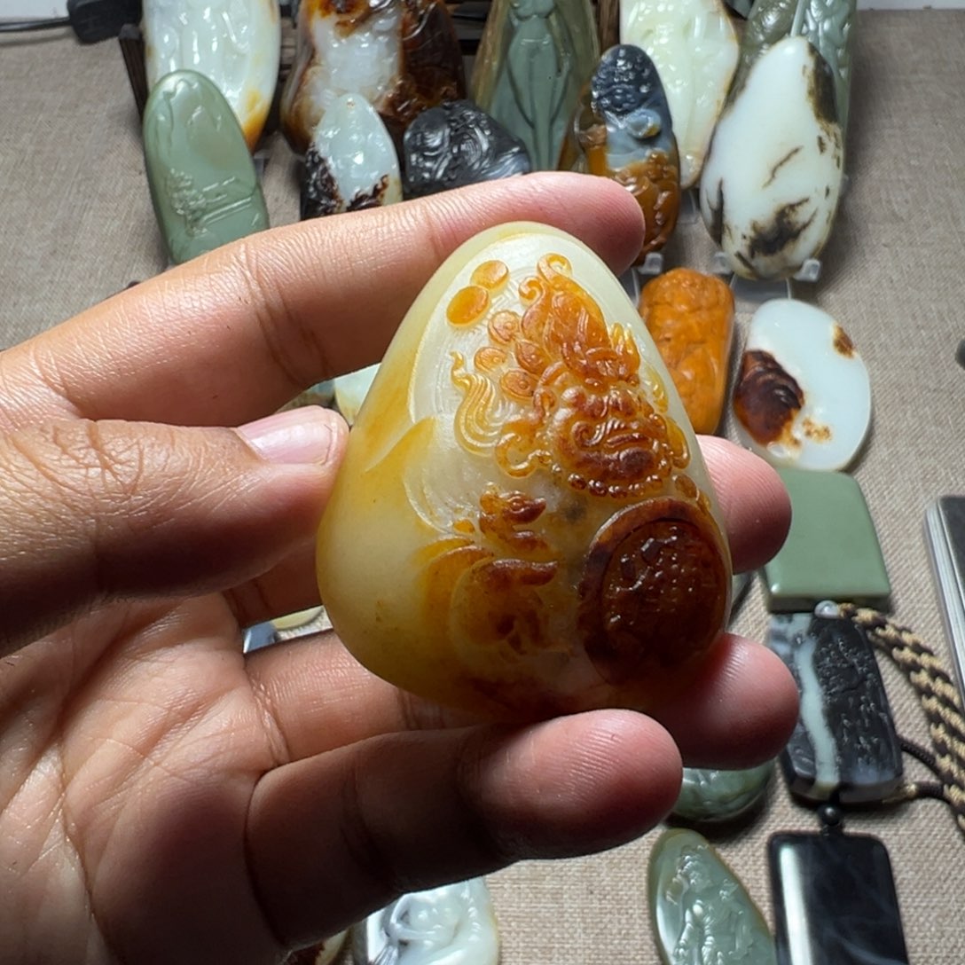 和田玉挂件未镶嵌黄财神