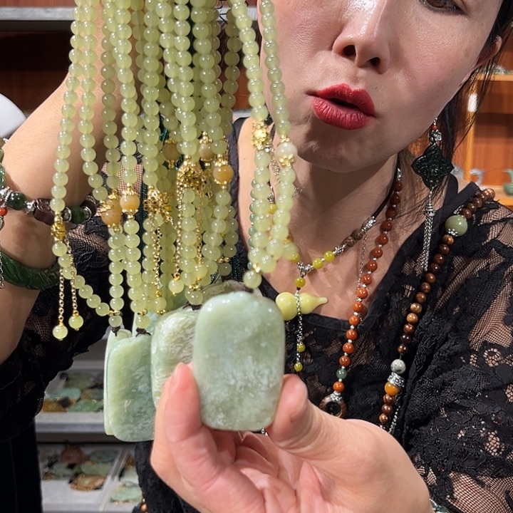 颈饰未镶嵌和田玉