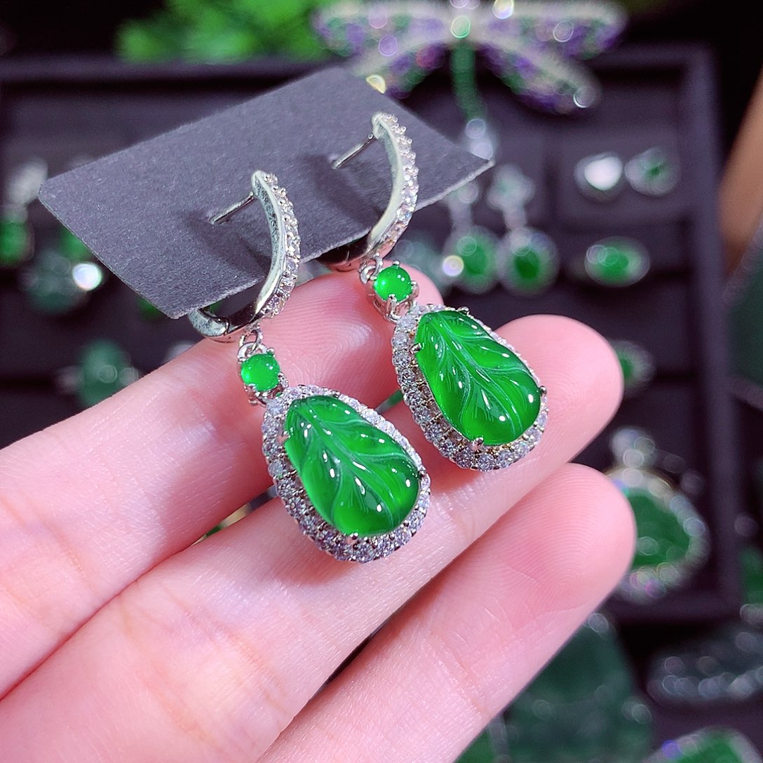 颈饰未镶嵌翡翠天然