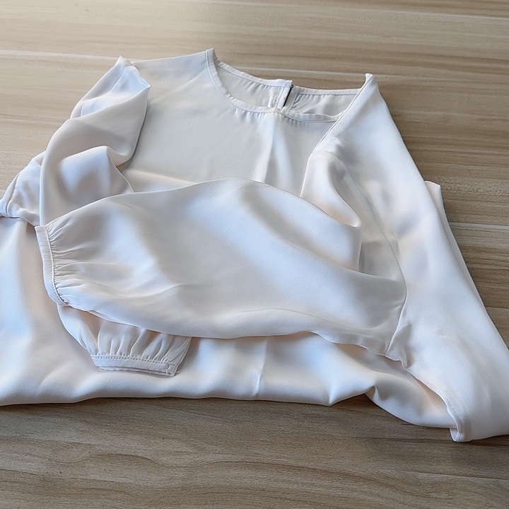一百桑蚕丝女士中袖打底