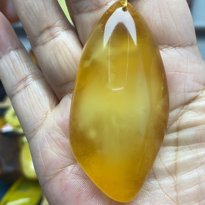 琥珀未镶嵌裸石吊坠